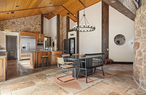 Meadowbrook Estates House | The Meadowbrook. Luxury. Games. BBQ. Huge private Back yard