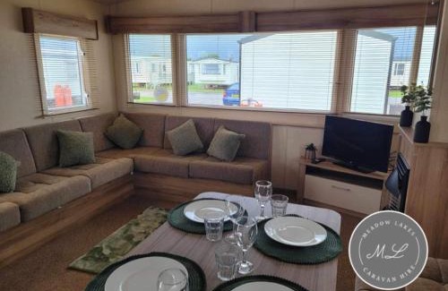 Chapel Saint Leonards Apartment | The Meadows 34 - Golden Palm Resort, pet friendly, WiFi & bed linen - Meadow Lakes Caravan & Lodge Hire