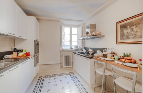 Lucca Historical Center Apartment | THE MEDIEVAL PENTHOUSE, Indulge among History in a Luxury 5 Bedrooms Apartment