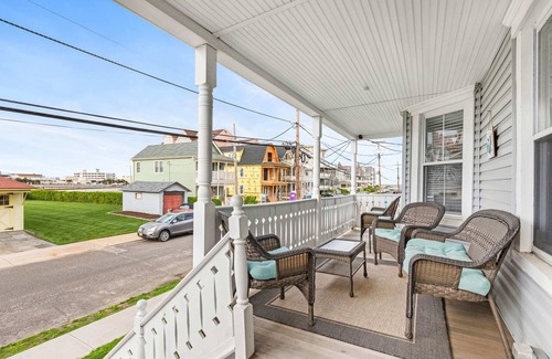 Ocean Grove House | The Melrose, 2C and 2D Two bedroom Suite: Romantic Getaway, Steps from the Beach