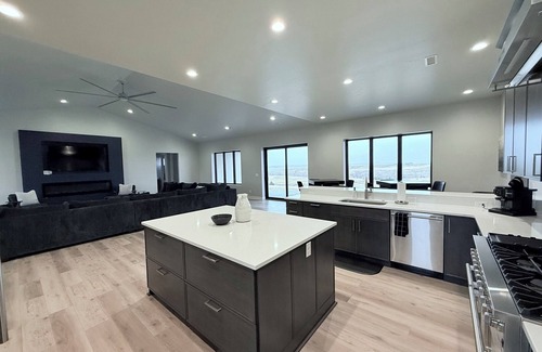 Bouvet Island House | The MERCY HOUSE-Lovely 5-bedroom house on Lake McConaughy & Bayside Golf Course