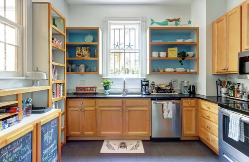 Beach Institute Apartment | The Mermaid Cove | Walk to River + Private Patio