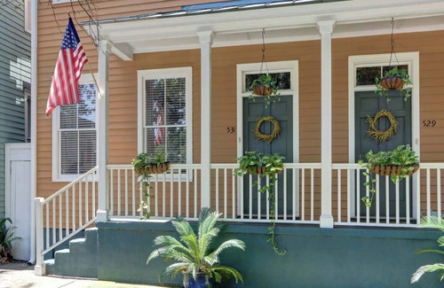 Beach Institute Apartment | The Mermaid Cove | Walk to River + Private Patio
