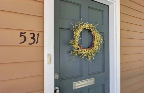 Beach Institute Apartment | The Mermaid Cove | Walk to River + Private Patio