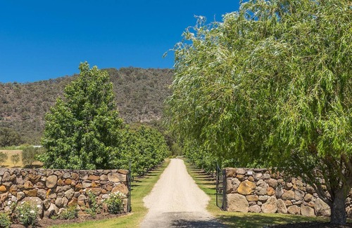 Fordwich Apartment | The Mews Studio - Romantic sandstone studio for 2 on beautiful vineyard estate