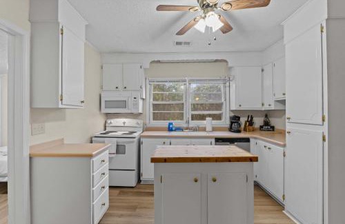Columbia House | The Mid-Century Hub Close to Everything