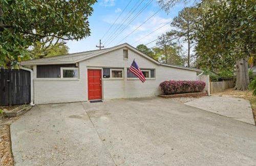 Columbia House | The Mid-Century Hub Close to Everything