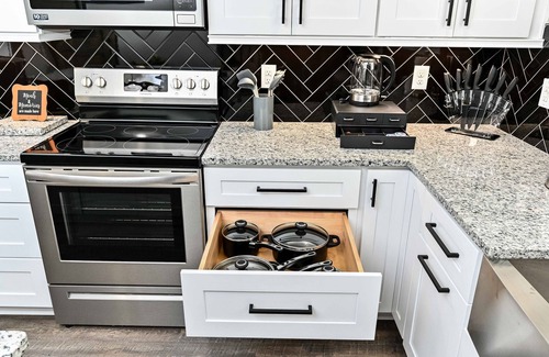 Sans Souci House | The Mid-Mod 3 Miles to Downtown /Furman!