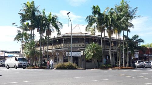 Mullumbimby Hotel | The Middle Pub