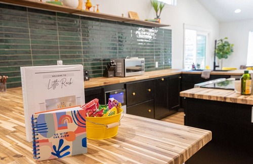 Midtown House | The Midtown Modern Maximalist 4BD 3Bath