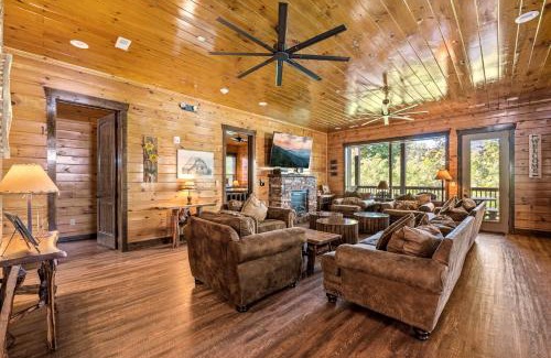 Gatlinburg House | The Mighty Crabapple Manor by Stony Brook Cabins