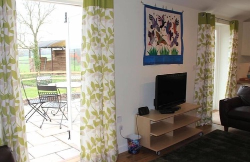 West Knoyle Cottage | THE MILKING PARLOUR, pet friendly, with a garden in Shaftesbury