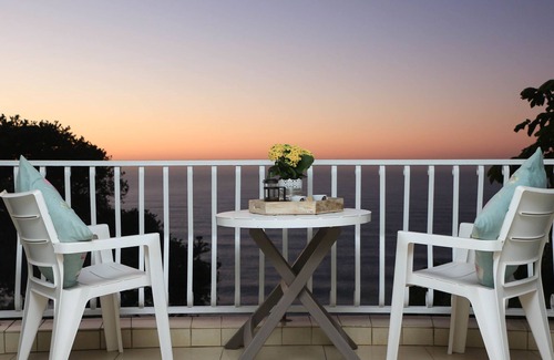 Athlone Hotel | The Milkwood Beach Apartments