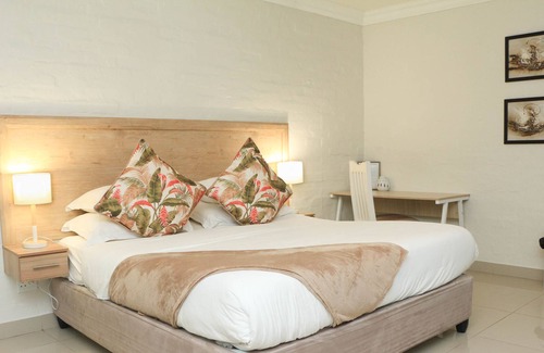 Athlone Hotel | The Milkwood Beach Apartments