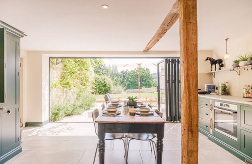 Stroud House | The Mill House - Beautiful 4BD Country Home