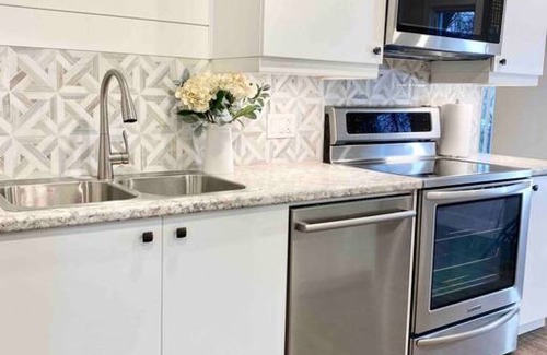 Kitchener House | THE MILL HOUSE - Downtown Location!