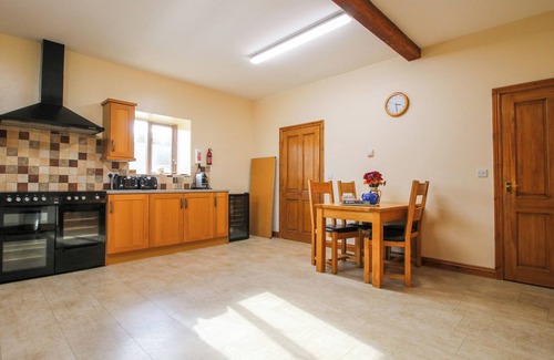 Alberbury House | THE MILL HOUSE, family friendly, luxury holiday cottage in Alberbury