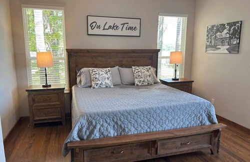 Dogwood Cabin | The Million Dollar View Lakehouse ~Sleeps 10 ~Kayaks ~Fire Pit