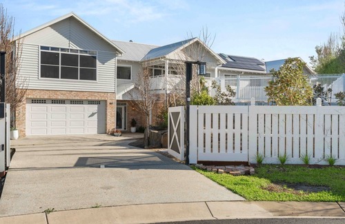 Milton House | The Milton Haven - Pet Friendly & Heated Pool