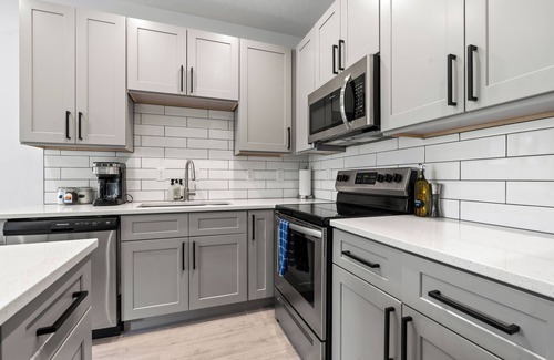 Boise Condo | The *Minimalist's Escape* near Greenbelt & Winery with HOT TUB!