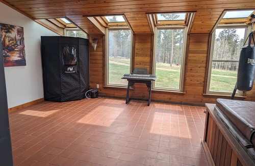 Woodland Park House | The Minty Mountain Ranch. A serene rustic retreat on 5 acres! Sleeps 8
