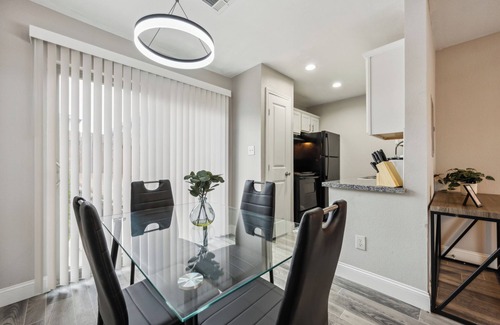 South Arlington Apartment | The Mirage 247 I Comfy 2 Bed 1.5 Bath