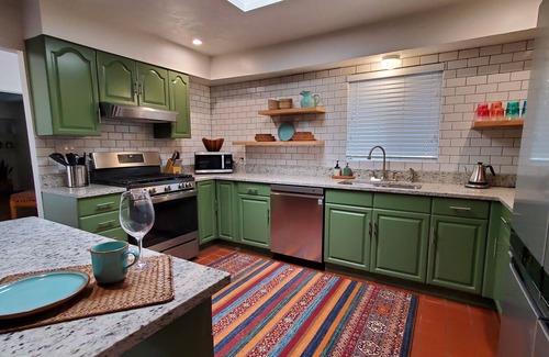 Miramonte House | The Miramonte - Walking Distance to UofA - Well Appointed & Spacious with Pool