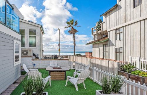 Mission Beach House | The Mission Beach VIP- 3 Decks, AC, Steps to Sand!