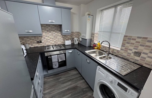 Milton Keynes Apartment | The Modern Balcony Apartment 2 Bed 1 Bath Private Parking