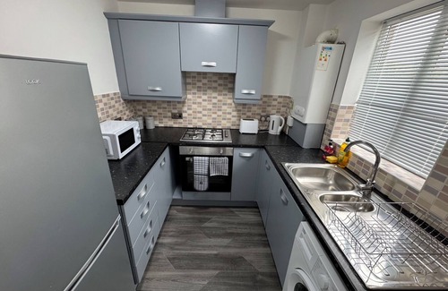Milton Keynes Apartment | The Modern Balcony Apartment 2 Bed 1 Bath Private Parking