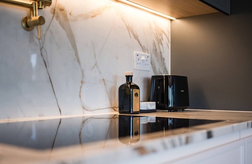 Brondesbury Park Apartment | The Modern Glasshouse - by Out of Office Lifestyle
