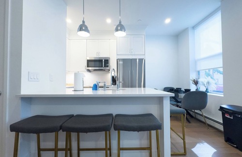 Midtown East Apartment | The Modern-Midtown East Duplex – 3BR w/Designer Finishes -Sleeps 10