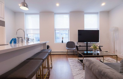 Midtown East Apartment | The Modern-Midtown East Duplex – 3BR w/Designer Finishes -Sleeps 10