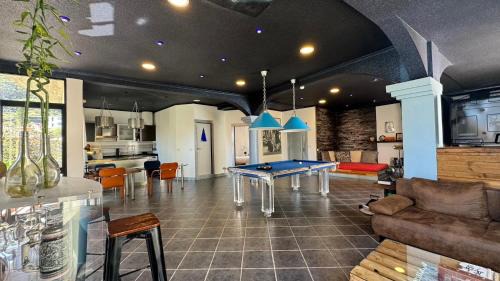 Machico Apartment | The Modern & Recycled House