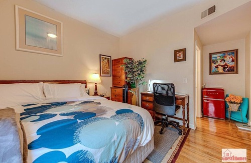 Washington Park Condo | The Modern Wing: King Bed in Quiet and Safe Condo by McCormick Place and Midway!