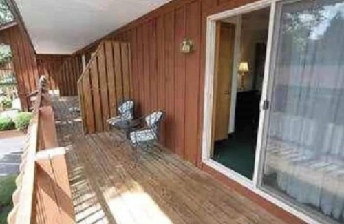 Lake George Condo | The Mohican Resort Motel Groups Condo 34