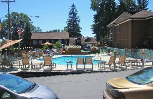 Lake George Apartment | The Mohican Resort Motel Groups House