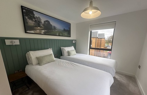 Chittlehamholt Cabin | The Mole Resort sleeps 4 guests in 2 bedrooms