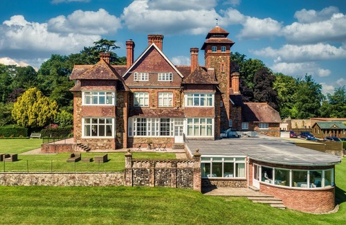 Chittlehamholt Cottage | The Mole Resort that sleeps 6 guests in 3 bedrooms