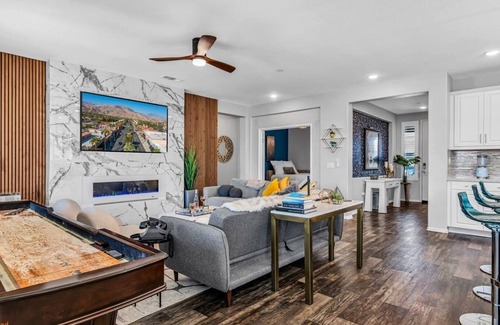 Indio House | The Monroe~2.5 Mi to Festivals, 5Bd 3 Bth, Amazing Pool & Backyard! Indoor Gym w A/C! Games! EV Char