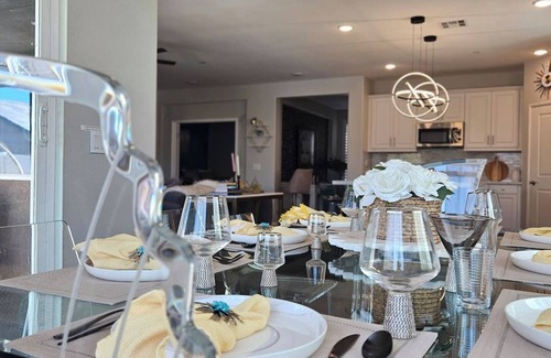 Indio House | The Monroe~2.5 Mi to Festivals, 5Bd 3 Bth, Amazing Pool & Backyard! Indoor Gym w A/C! Games! EV Char