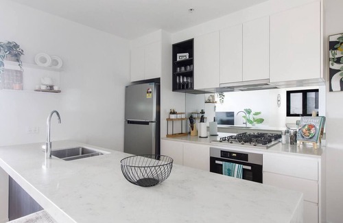 Southbank Apartment | The Monstera Chic Urban Retreat with Shared Pool
