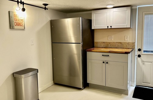 Overlook Apartment | The Montana Studio - cute, close and convenient - new remodel