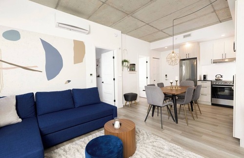 Saint-Roch Apartment | The Montcalm | 2 Parking | Pool and BBQ | AC