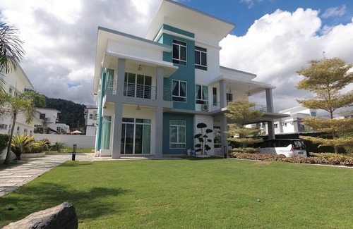 Langkawi Villa | The Monte Langkawi - 6BR Family Retreat with Free Airport Pickup