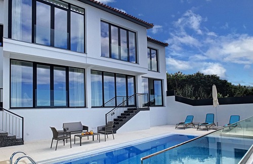 Monte Villa | The Monte White House by MHM