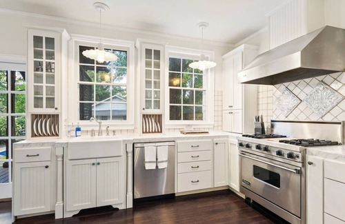 Montgomery House | The Montgomery Manor