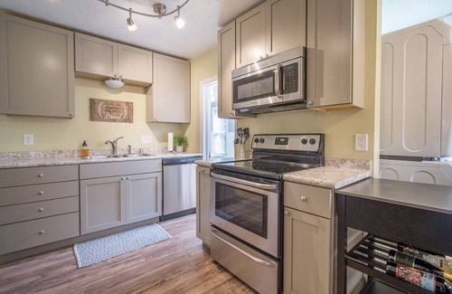 Port Washington Apartment | The Montgomery, Upper