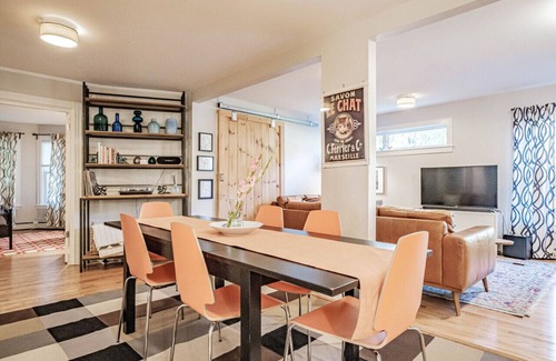 East End Apartment | The Monument Garden SWEET!