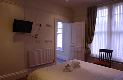 Clevedon Bed & Breakfast | The Moon and Sixpence